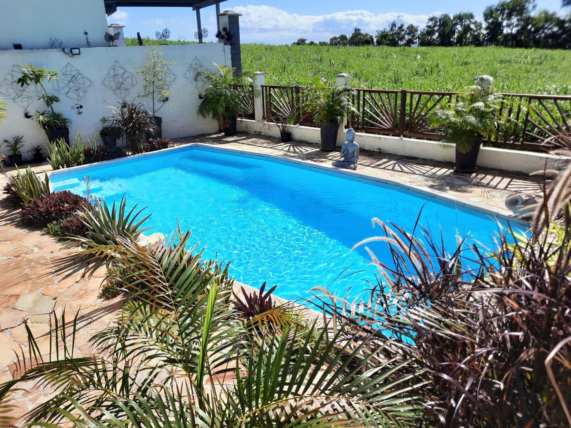 Joli Appartement, Piscine, Jacuzzi Sainte-Suzanne エクステリア 写真